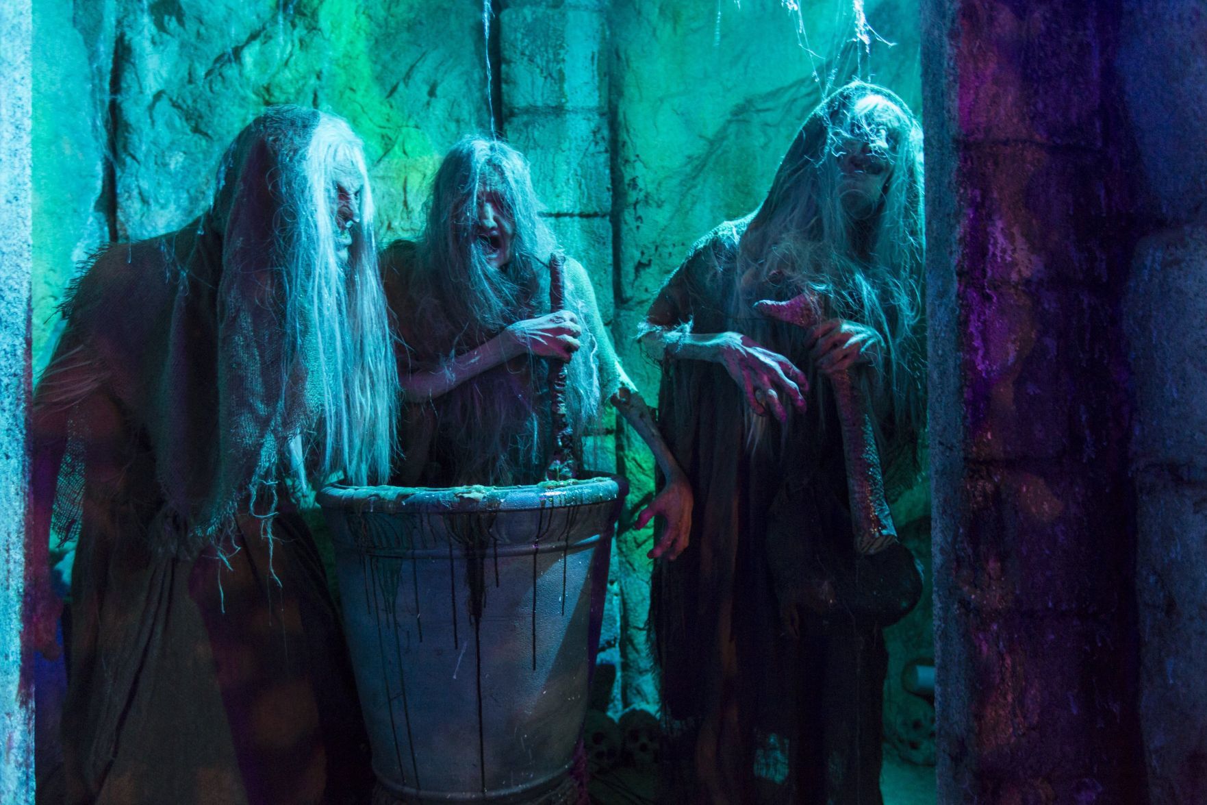 DARKNESS HAUNTED HOUSE